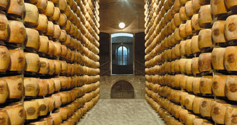 magazzino-interno_parmigiano-reggiano